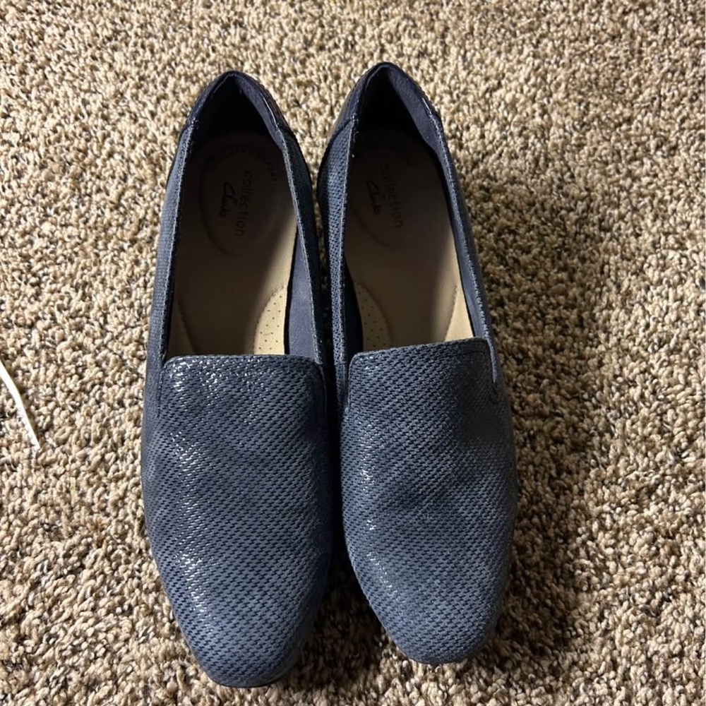Clarks Navy Slip-On Loafers sz 9 - Picture 3 of 6